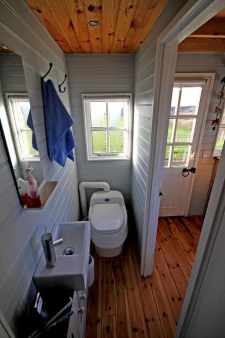 뷰드 Tiny House On Isolated Farm By The Cornish Coast 빌라 외부 사진